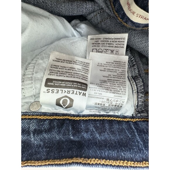 Levis Wedgie Jeans Size 25 High Rise Straight Medium Blue Denim Button Fly - Picture 9 of 16